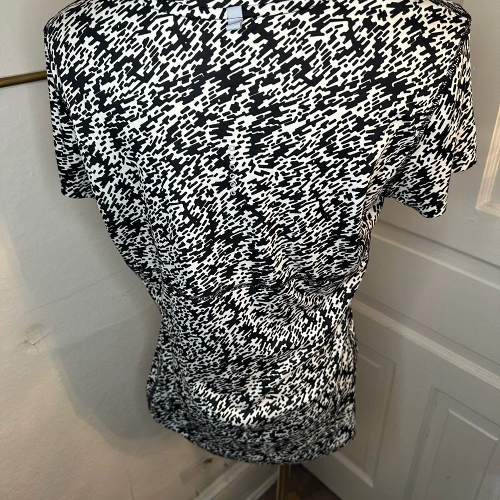 Nike Dri-FIT Running Shirt Women's Medium Black White Patterned Athletic Swoosh